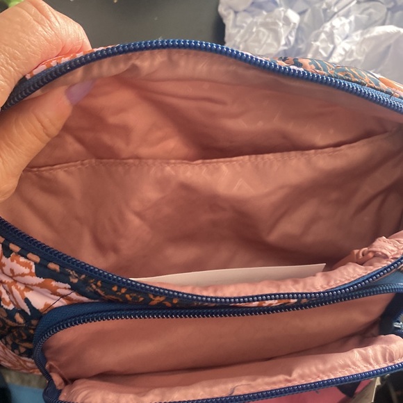 💙💗VERA BRADLEY Ultralight RFID Water Repellent Belt Bag, “Fern Paisley” - Picture 4 of 8